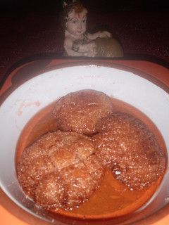 ஜூஸி & ஸ்பாஞ்சி ரவா ஸ்வீட் (Rasbhari mithai juicy rava sweet) செய்முறை முக்கிய புகைப்படம்