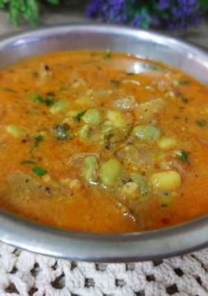 पावटा बटाटा रस्सा भाजी (Pavta Batata Rassa Bhaji Recipe In Marathi) रेसिपी चे मुख्य फोटो