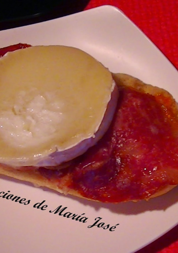 Una foto de Tapa de lomo ibérico y queso de cabra