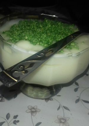صورة لوصفة تحلية بالفستق والزبيب