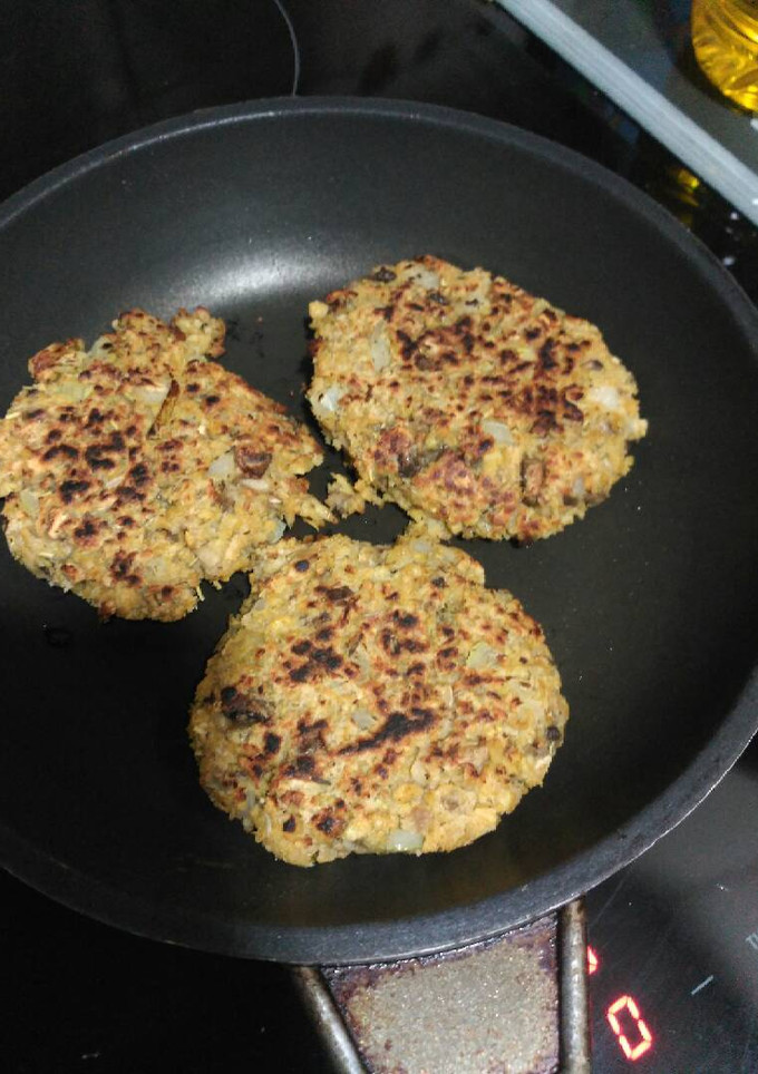 Una foto de Hamburguesas de soja texturizada con cebolla y champiñón
