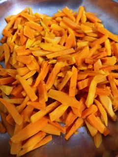 कच्ची हल्दी(kachhi haldi recipe in hindi) रेसिपी मुख्य फोटो