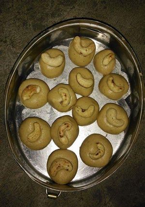 A picture of Green Gram Laddu.