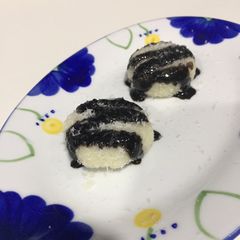 A picture of Coconut chocolate chips cookies.
