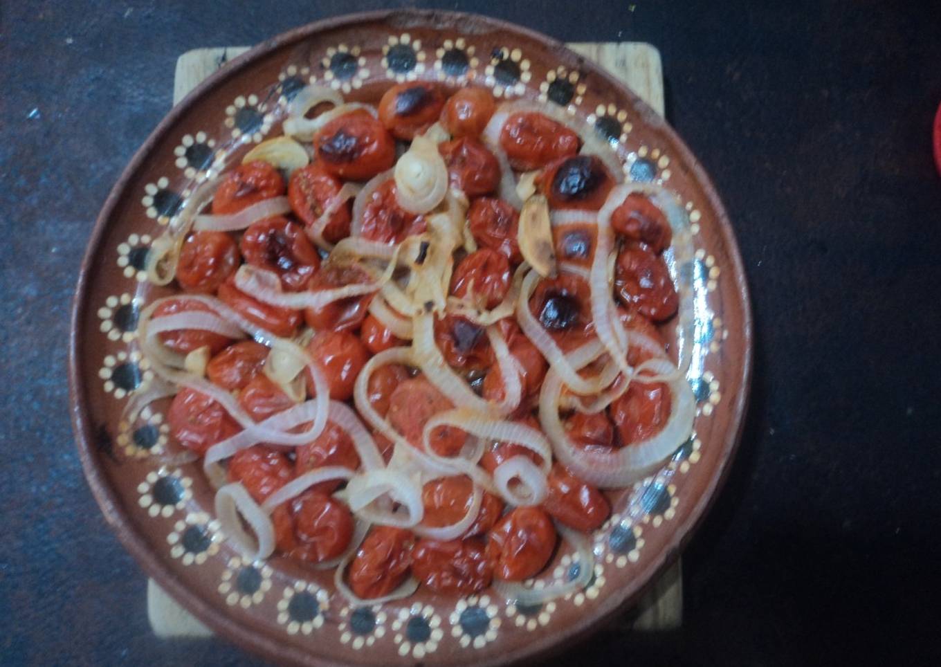 Tomates cherry asados con caldo de pollo, cebolla, ajo y tequila, las correa, Jalisco México