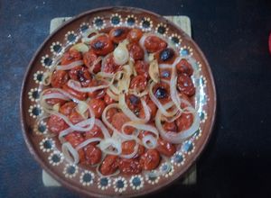 Una foto de Tomates cherry asados con caldo de pollo, cebolla, ajo y tequila, las correa, Jalisco México