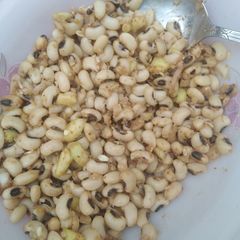 A picture of 3 spice Lobia chaat.