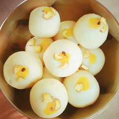 A picture of Malai ladoo.