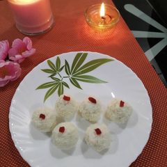 A picture of Kachagolla (bengali sweets).