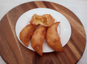 Una foto de Empanadas fritas de queso