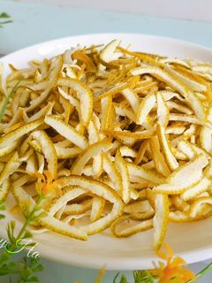 Hình của món Mứt vỏ bưởi.