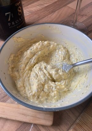 A picture of Awesome garlic butter.