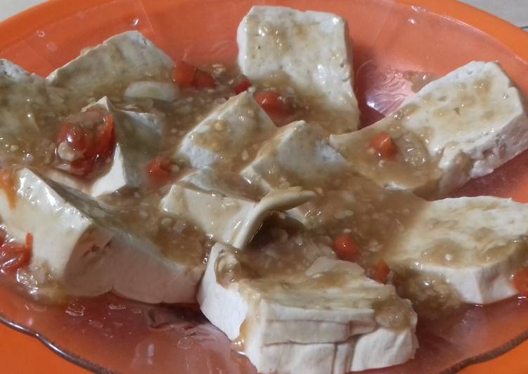 Steam tofu with oyster sauce (tahu kukus siram saus tiram)