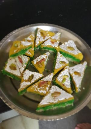A picture of Kesar pista coconut burfi.
