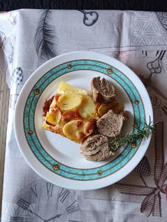 Una foto de Solomillo de cerdo al horno con pastel de patata