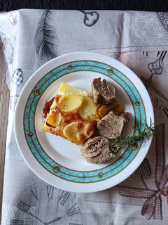 Una foto de Solomillo de cerdo al horno con pastel de patata