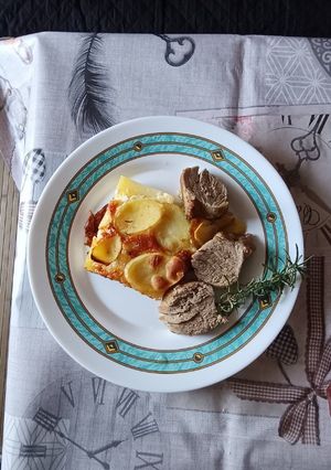 Una foto de Solomillo de cerdo al horno con pastel de patata