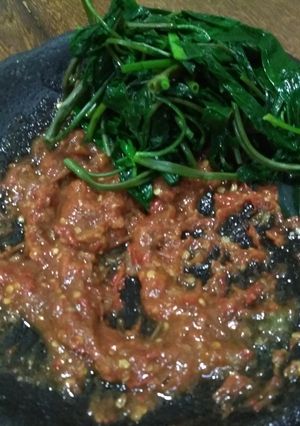 Foto resep Sambel cemedeng daun kangkung😉