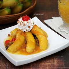 A picture of Sira Pisang Sos Oren.