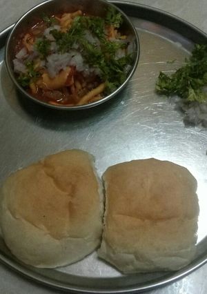A picture of Misal Pav.