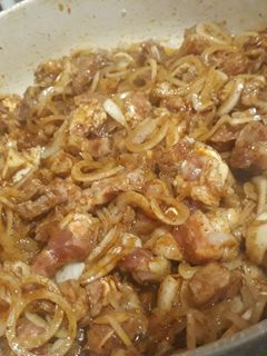 صورة لوصفة لحمة ببصل والصوص اللذيذ 😋😋