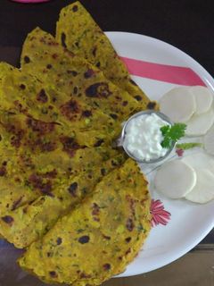 मुळ्याचे पराठे (mulyache paratha recipe in marathi) रेसिपी चे मुख्य फोटो