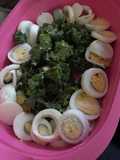 Huevos hervidos con kale