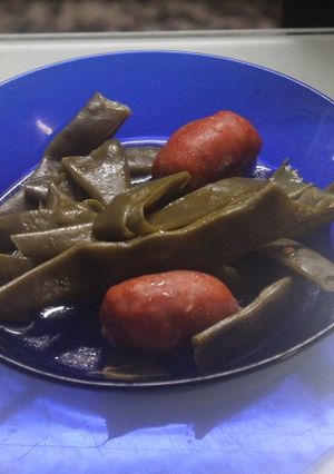 Una foto de Judias verdes con chorizos y espárragos