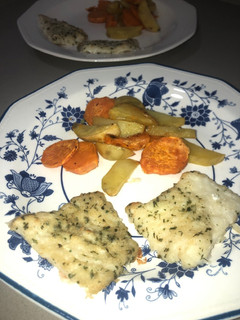 Una foto de Bacalao al horno con patatas y batatas