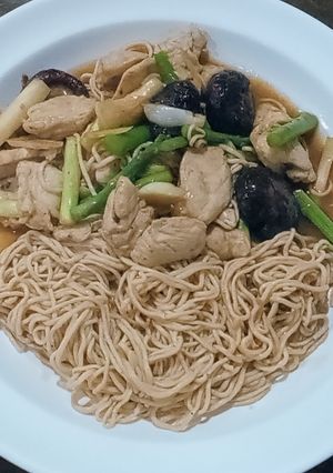 รูปของ บะหมี่โอ๊ตผัดอกไก่นุ่ม,หน่อไม้ฝรั่ง,เห็ดหอมสด - คีโต