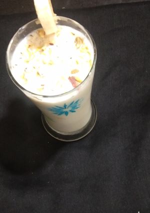 બનાના સ્મુધી(Banana smoothie recipe in Gujarati) રેસીપી મુખ્ય ફોટો