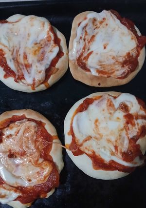Una foto de Pizzas caseras😋🍕