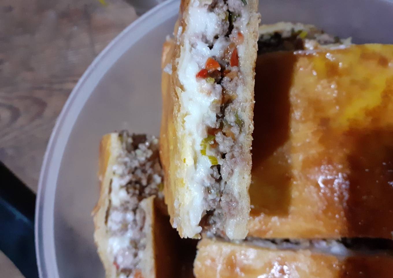 Torta de carne picada puerro salsa blanca