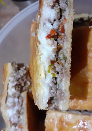 Una foto de Torta de carne picada puerro salsa blanca