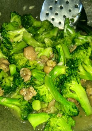 Foto resep Tumis brokoli ayam ayam