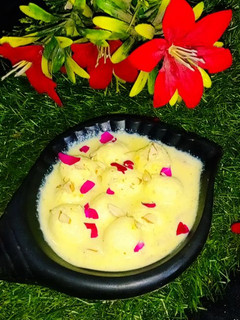 A picture of Rasmalai with Thandai Flavor.
