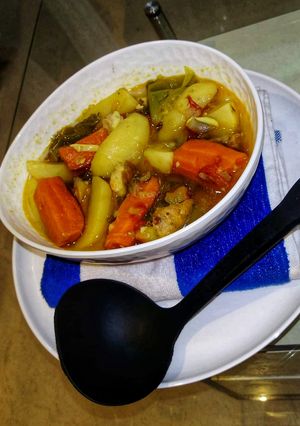 চিকেন স্টু (chicken stew recipe in bengali) রেসিপির প্রধান ছবি