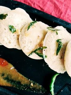 सूजी की इडली (Suji ki idli recipe in hindi) रेसिपी मुख्य फोटो