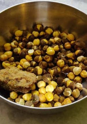 A picture of Roasted Chana.