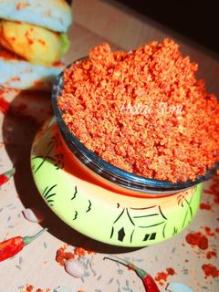 મુંબઈ સ્પેશિયલ વડાપાંઉ ની સુકી લાલ ચટણી (Dry Red Chutney Recipe In Gujarati) રેસીપી મુખ્ય ફોટો