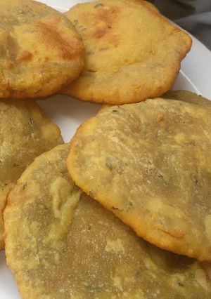 A picture of Potato poori.