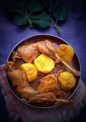 মুরগির লাল ঝোল(a fiery red Bengali chicken curry) রেসিপির প্রধান ছবি