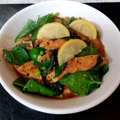 My Lemon Garlic Buttered Chicken with Spinach & Peas 😉 A picture of My Lemon Garlic Buttered Chicken with Spinach & Peas 😉.