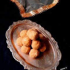 A picture of Gond Jaggery Laddu.