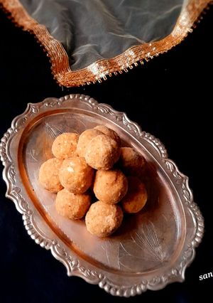 A picture of Gond Jaggery Laddu.