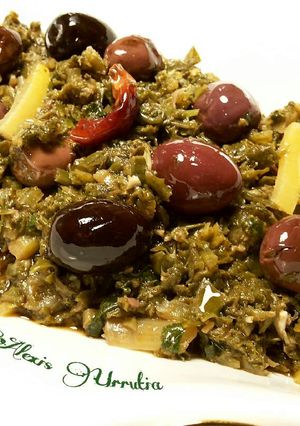 Una foto de Bocula o malvas con sofrito de ajo y perejil