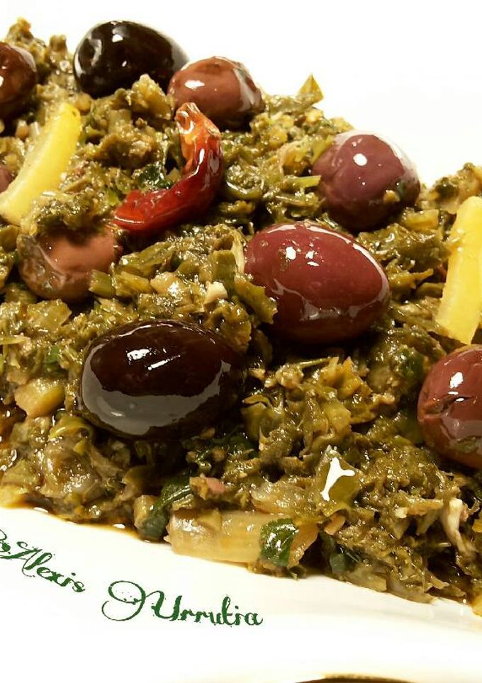 Una foto de Bocula o malvas con sofrito de ajo y perejil
