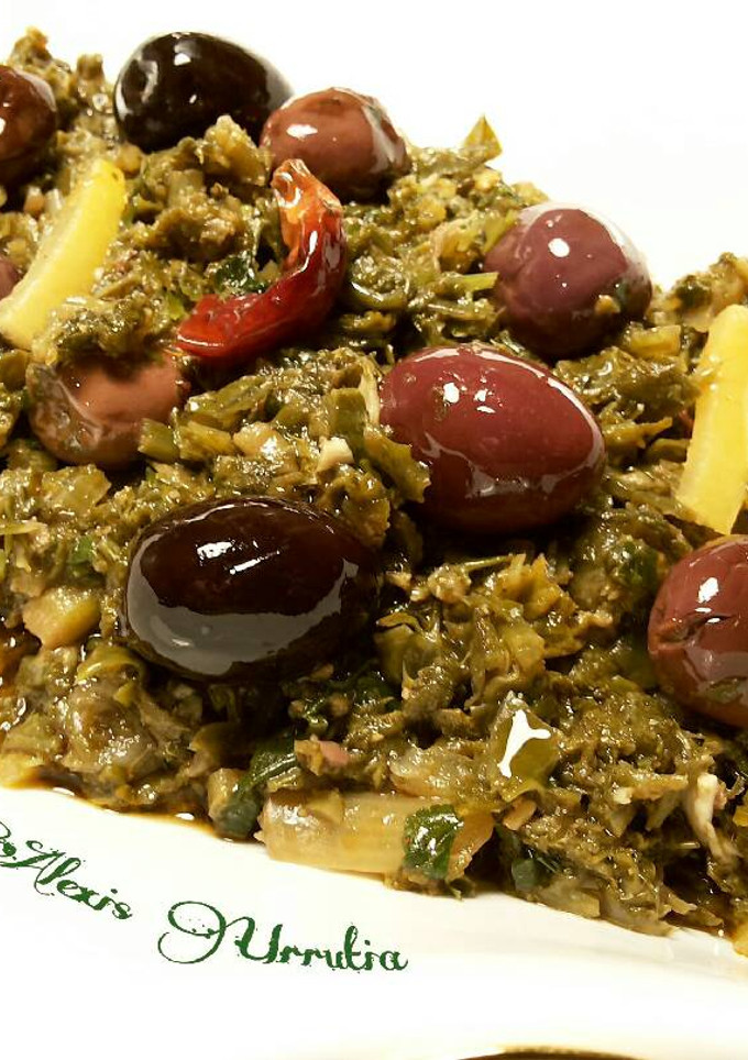 Una foto de Bocula o malvas con sofrito de ajo y perejil
