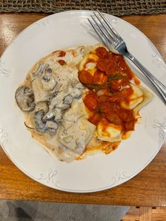 Una foto de Ravioles de ricota y tomates secos