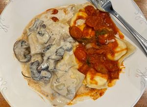 Una foto de Ravioles de ricota y tomates secos